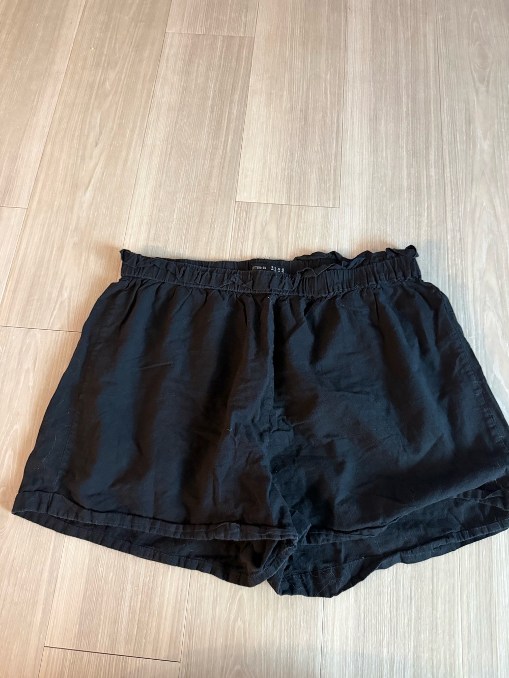 Cotton On Black High-Waist Ruffle Elastic Shorts